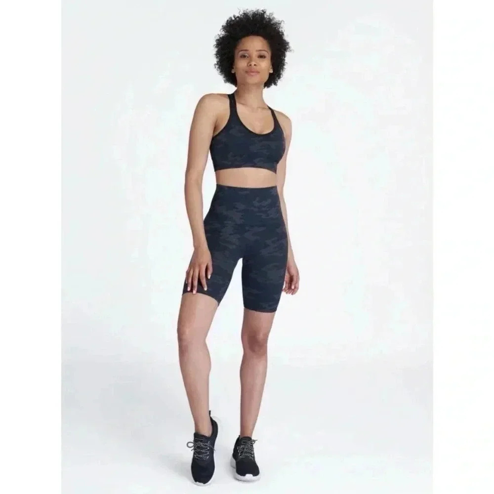 Spanx Look At Me Now Bike Shorts Small